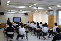 図１　講演を聴いている様子